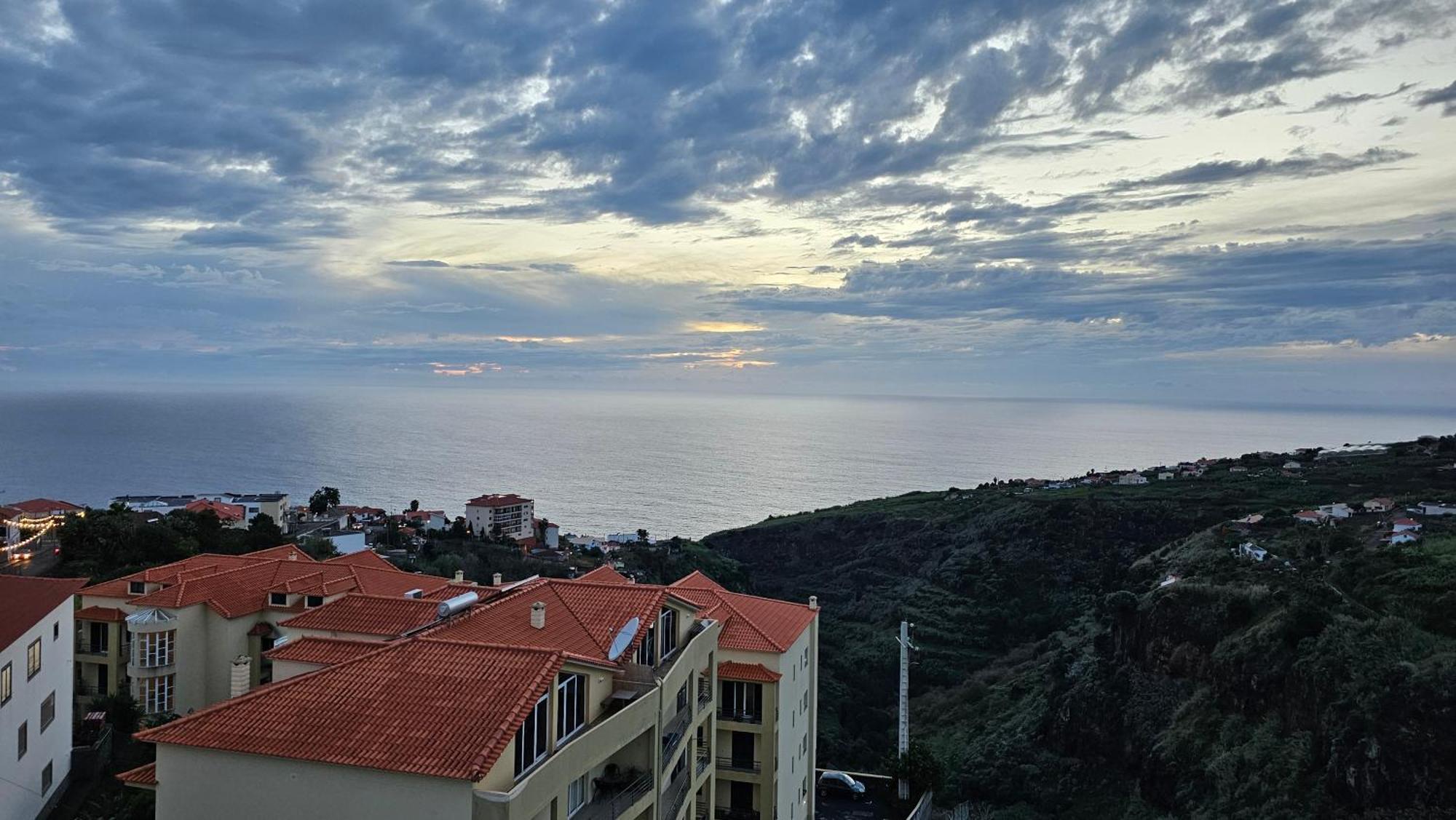 Апартаменты Sunset Star With Sea View Кальета Экстерьер фото